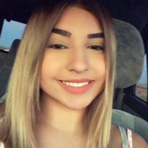 Meet your Posher, Alejandra